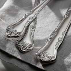 Azalea 20-Piece Flatware Set