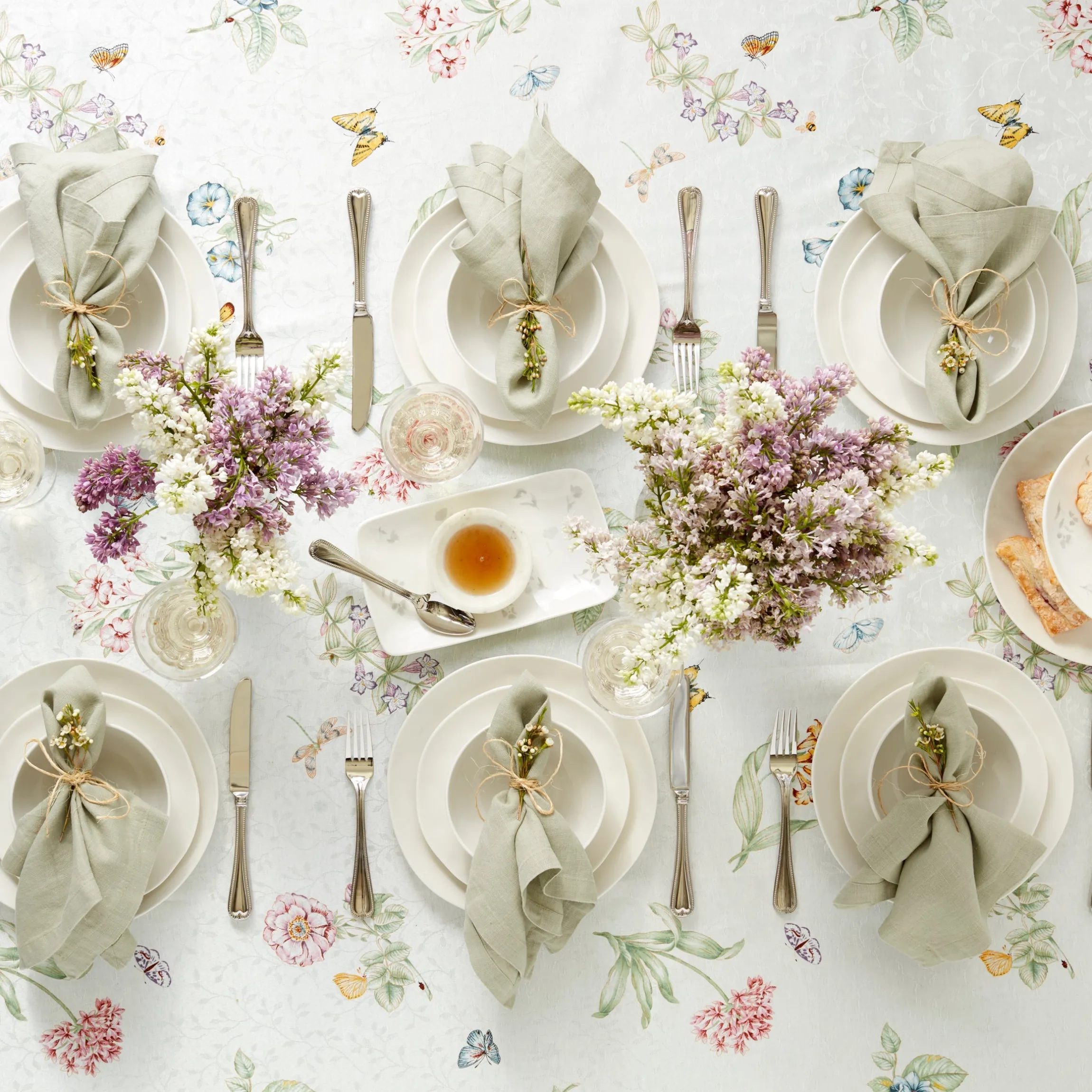 Bay Colors White Accent Plates, Set of 4