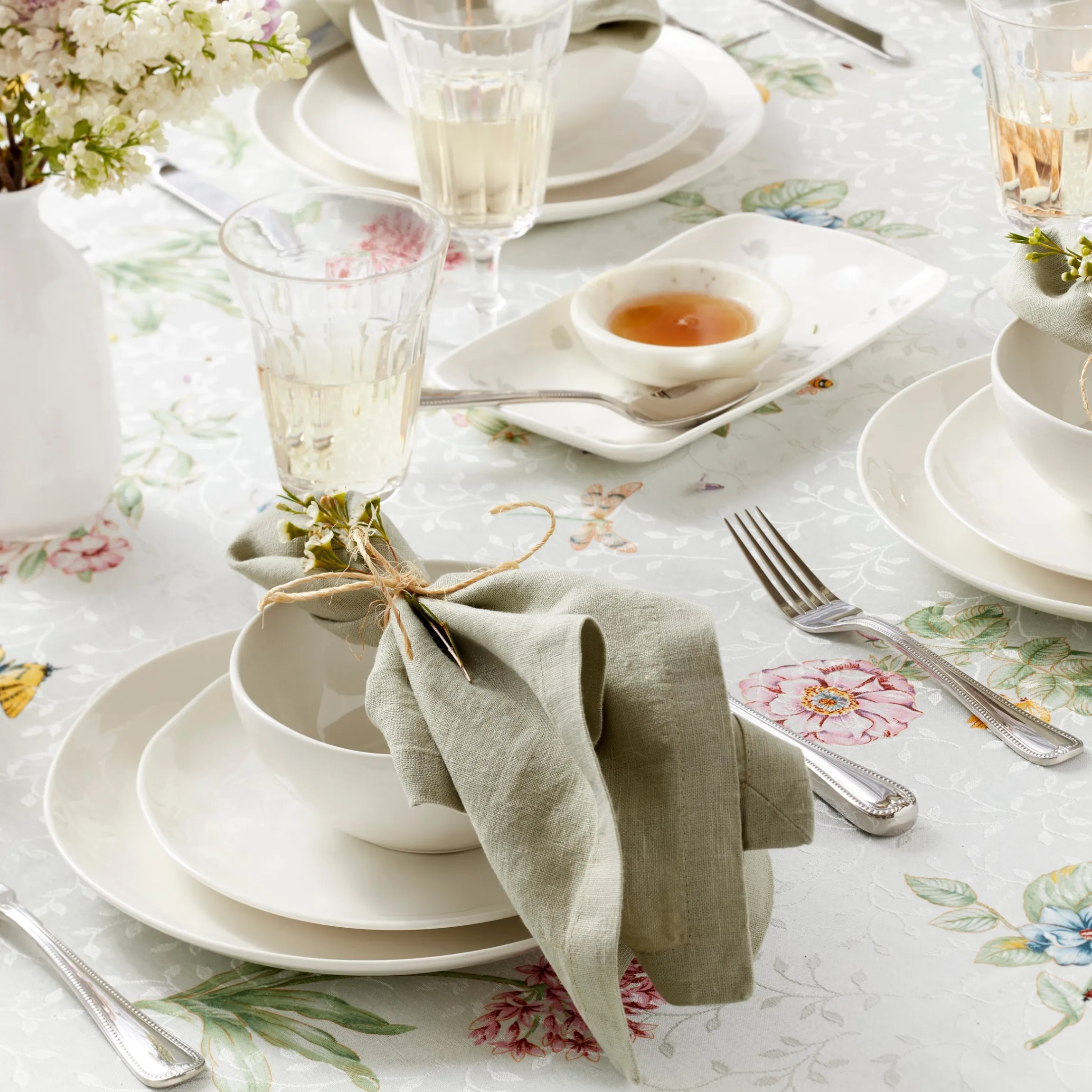 Bay Colors White 12-Piece Dinnerware Set
