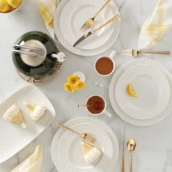 Blossom Lane Accent Plates, Set of 4