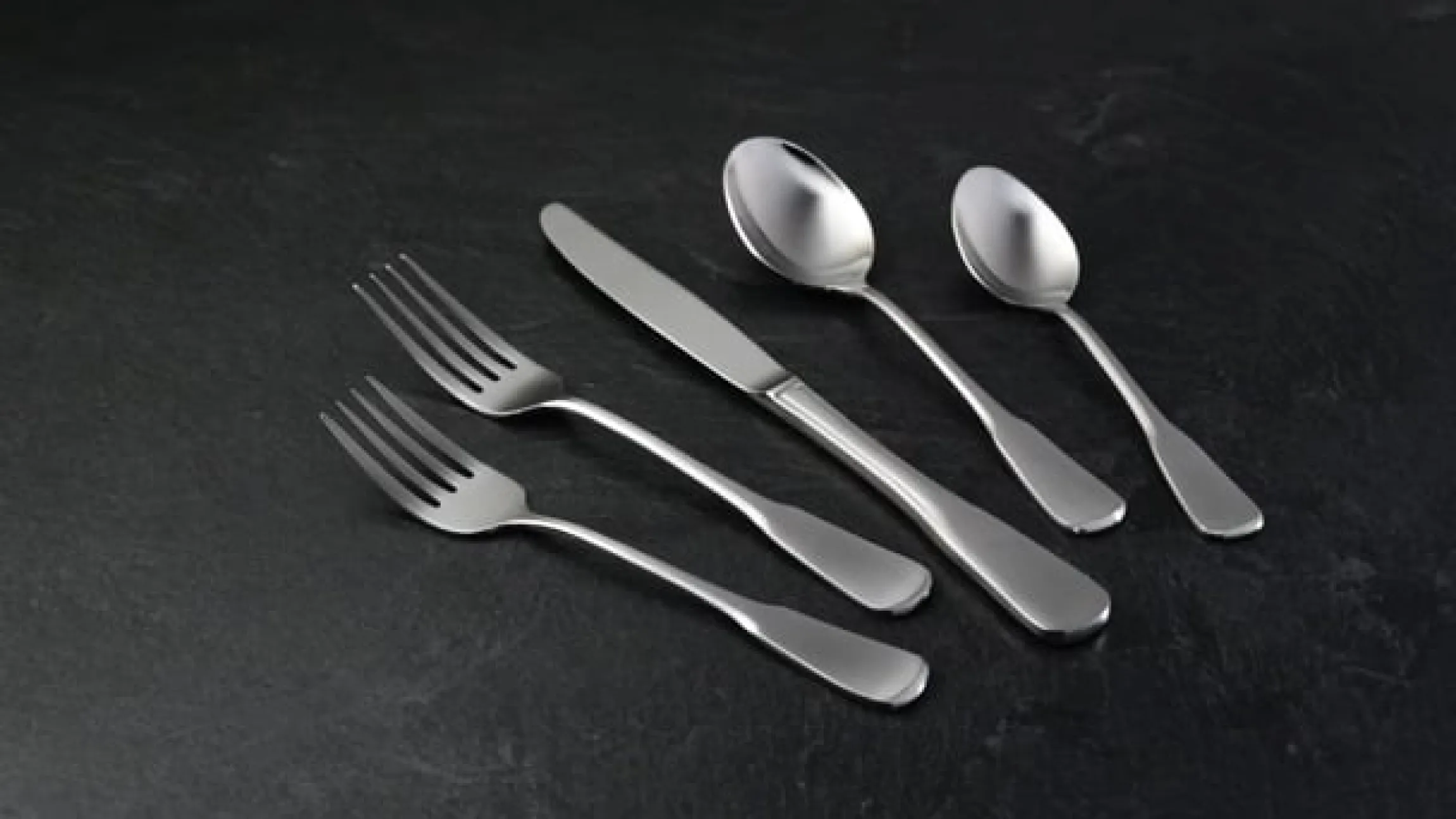 Colonial Boston 20-Piece Flatware Set