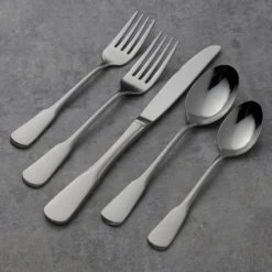 Colonial Boston 20-Piece Flatware Set