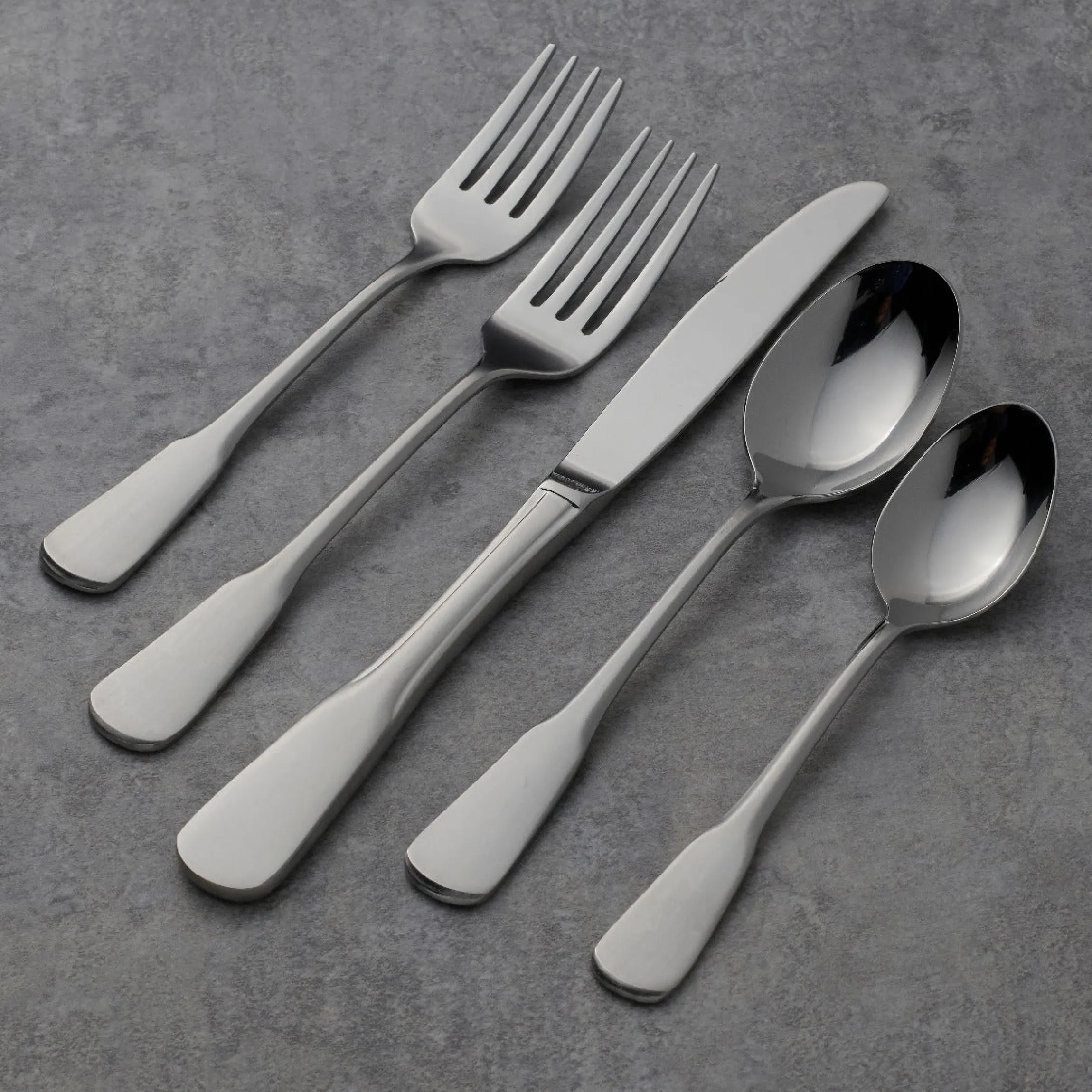Colonial Boston 45-Piece Flatware Set