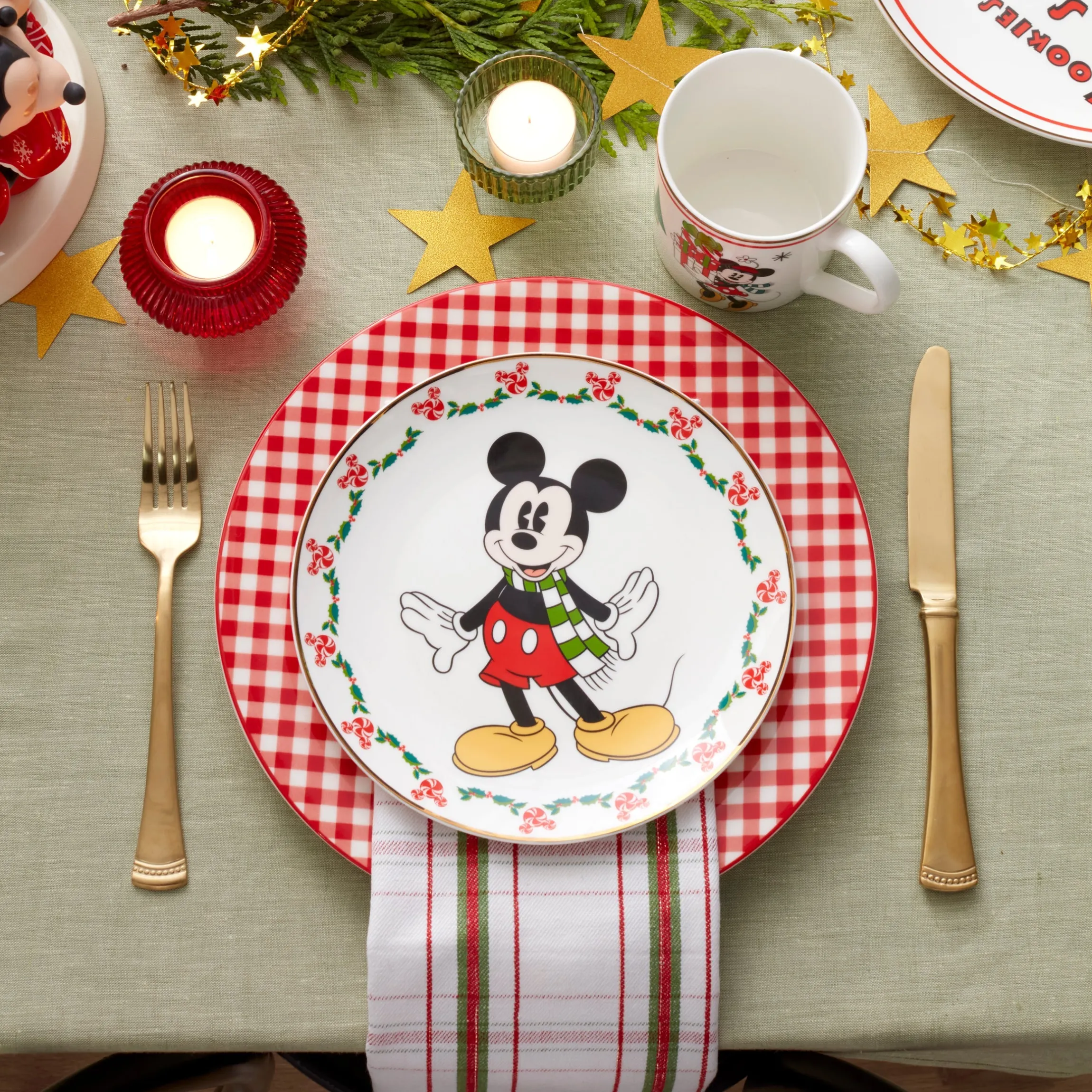 Disney Holiday 12-Piece Dessert Set