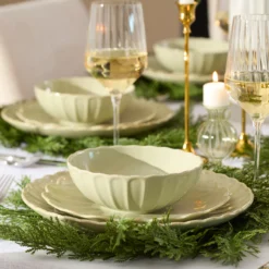 French Perle Scallop Matcha 24-Piece Dinnerware Set