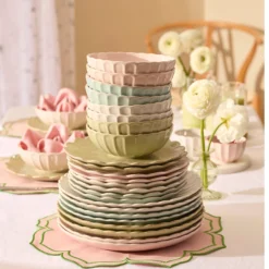 French Perle Scallop Matcha 24-Piece Dinnerware Set