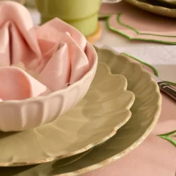 French Perle Scallop Matcha 24-Piece Dinnerware Set