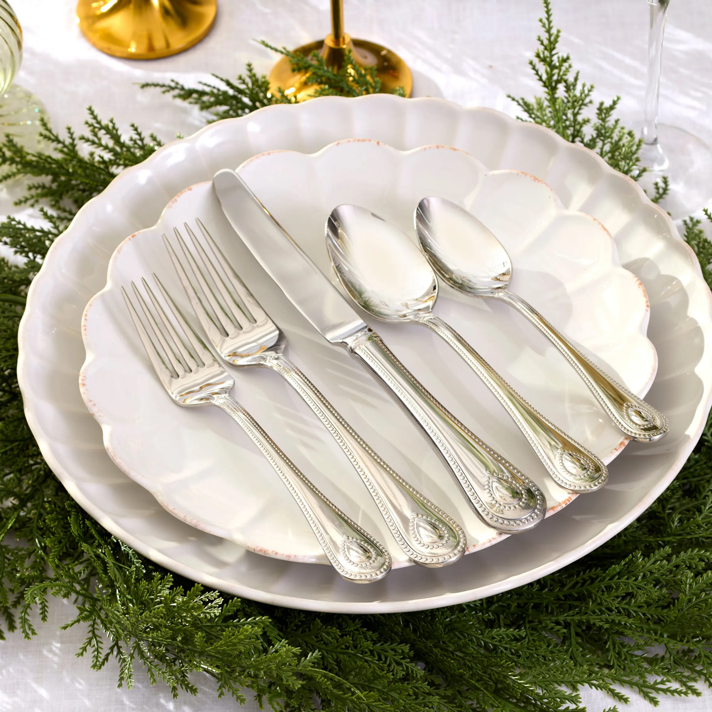 French Perle Scallop White Accent Plates, Set of 4