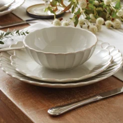 French Perle Scallop White 18-Piece Dinnerware Set