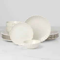 French Perle Scallop White 18-Piece Dinnerware Set