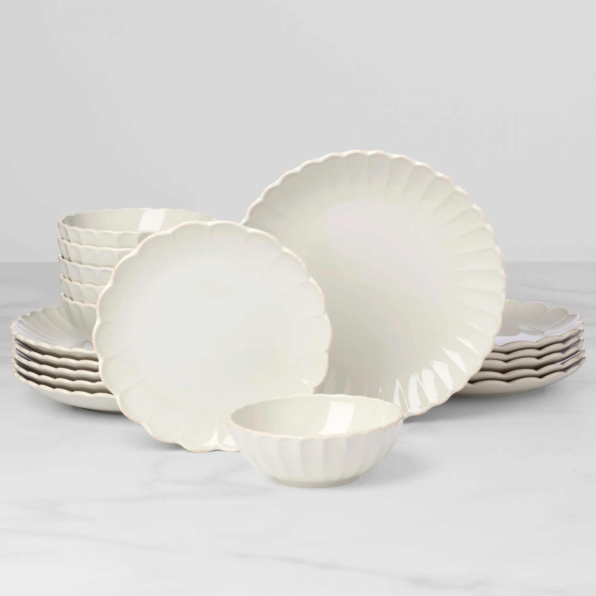 French Perle Scallop White 18-Piece Dinnerware Set
