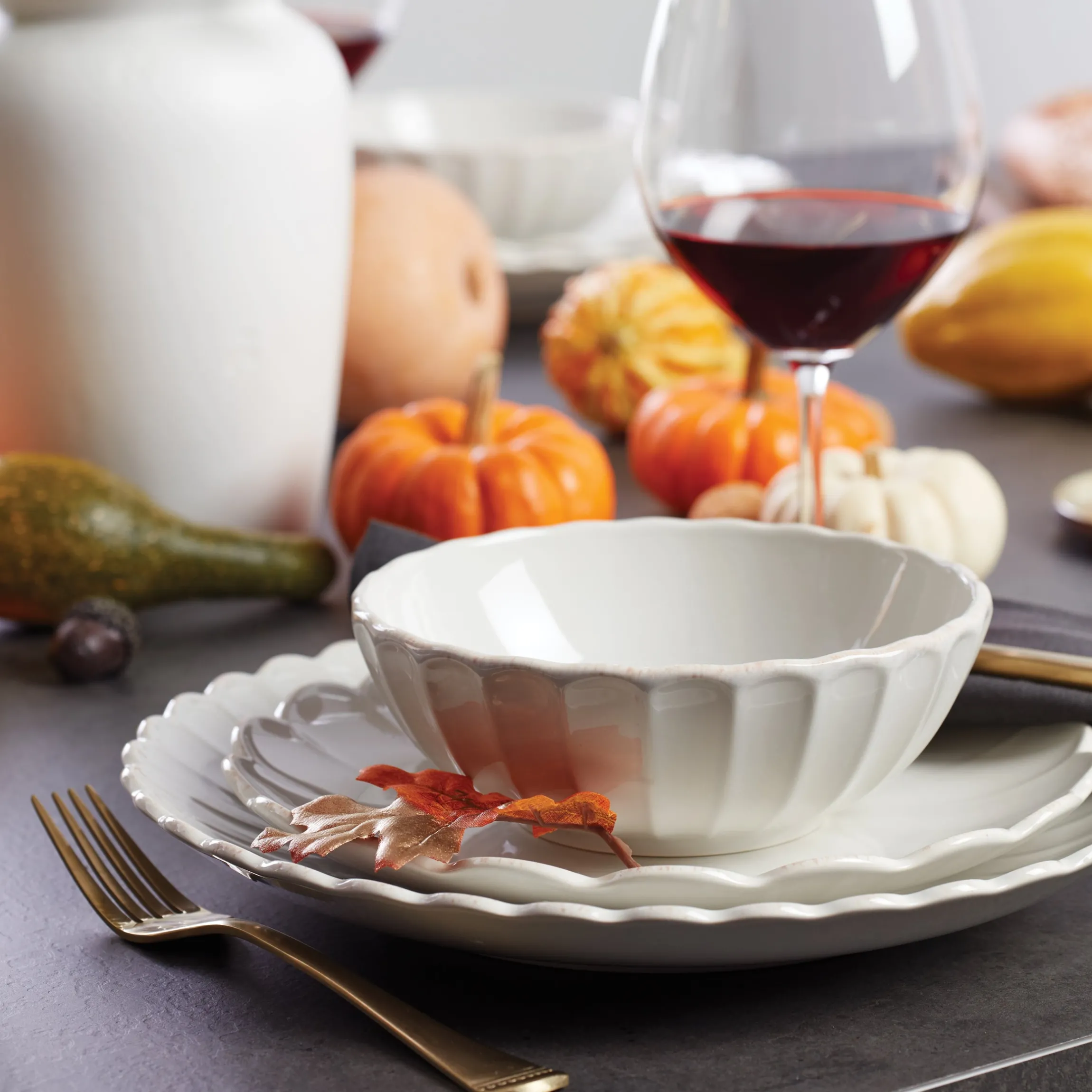 French Perle Scallop White 24-Piece Dinnerware Set