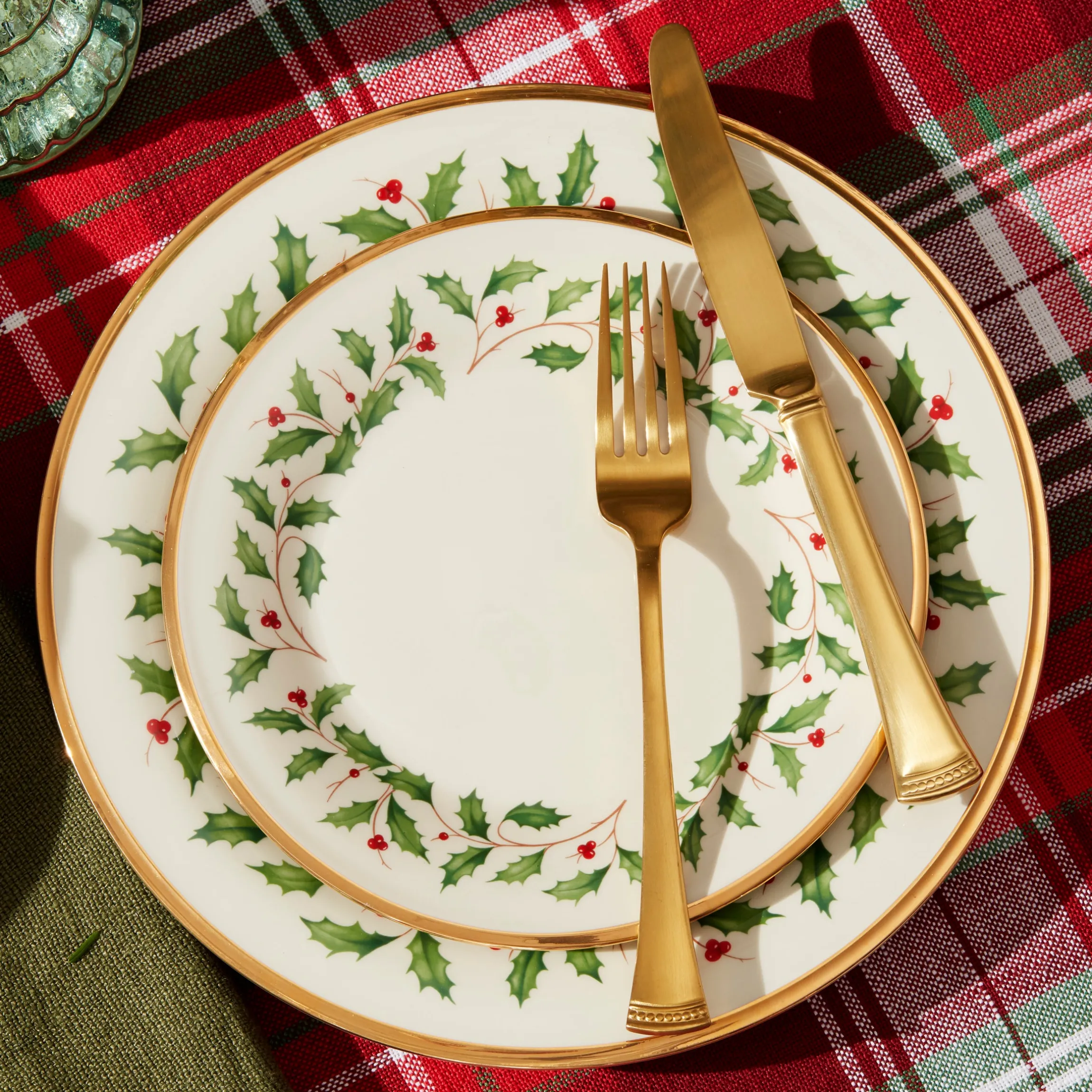 Holiday 18-Piece Dinnerware Set