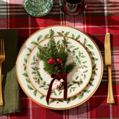 Holiday 18-Piece Dinnerware Set