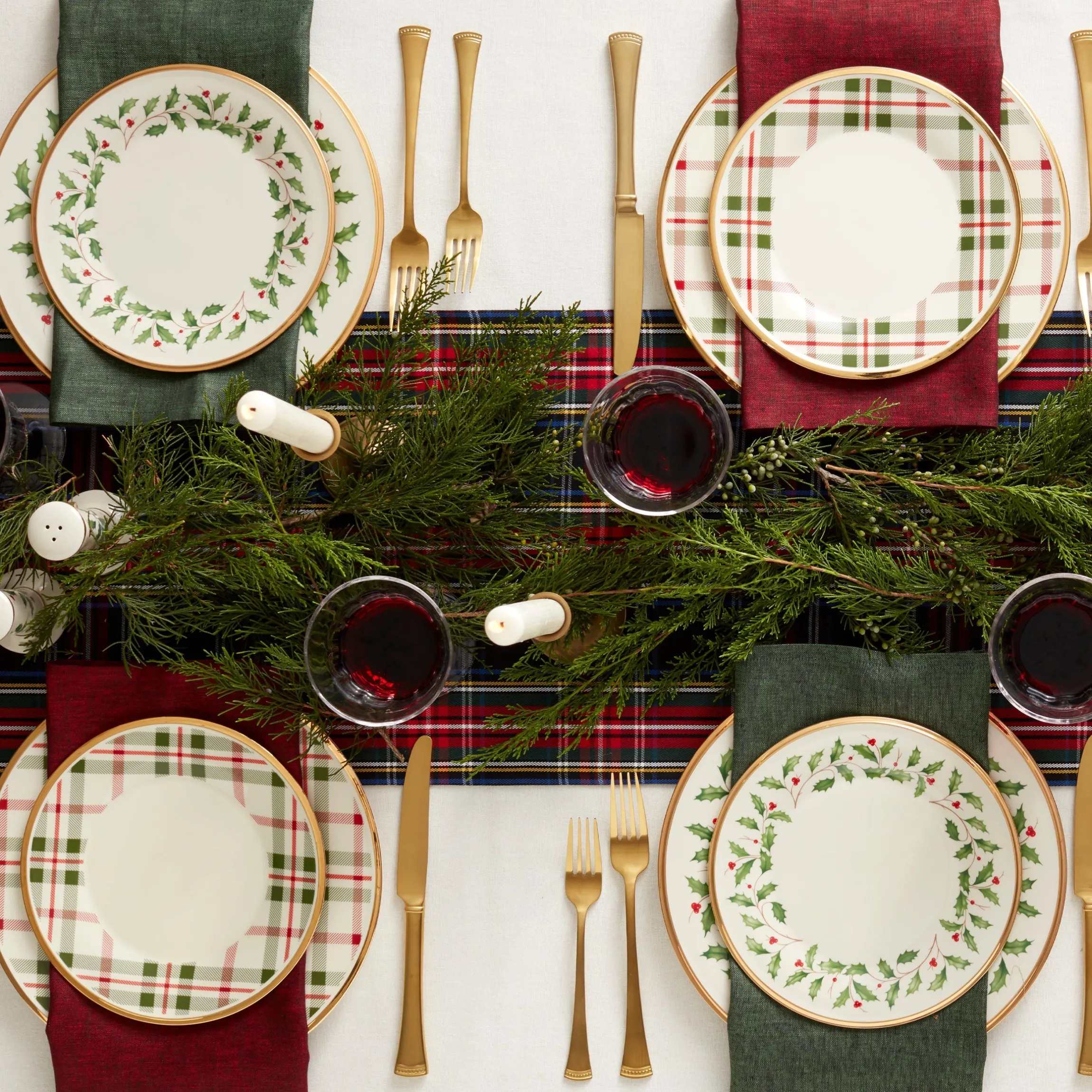 Holiday 12-Piece Plate & Mug Dinnerware Set