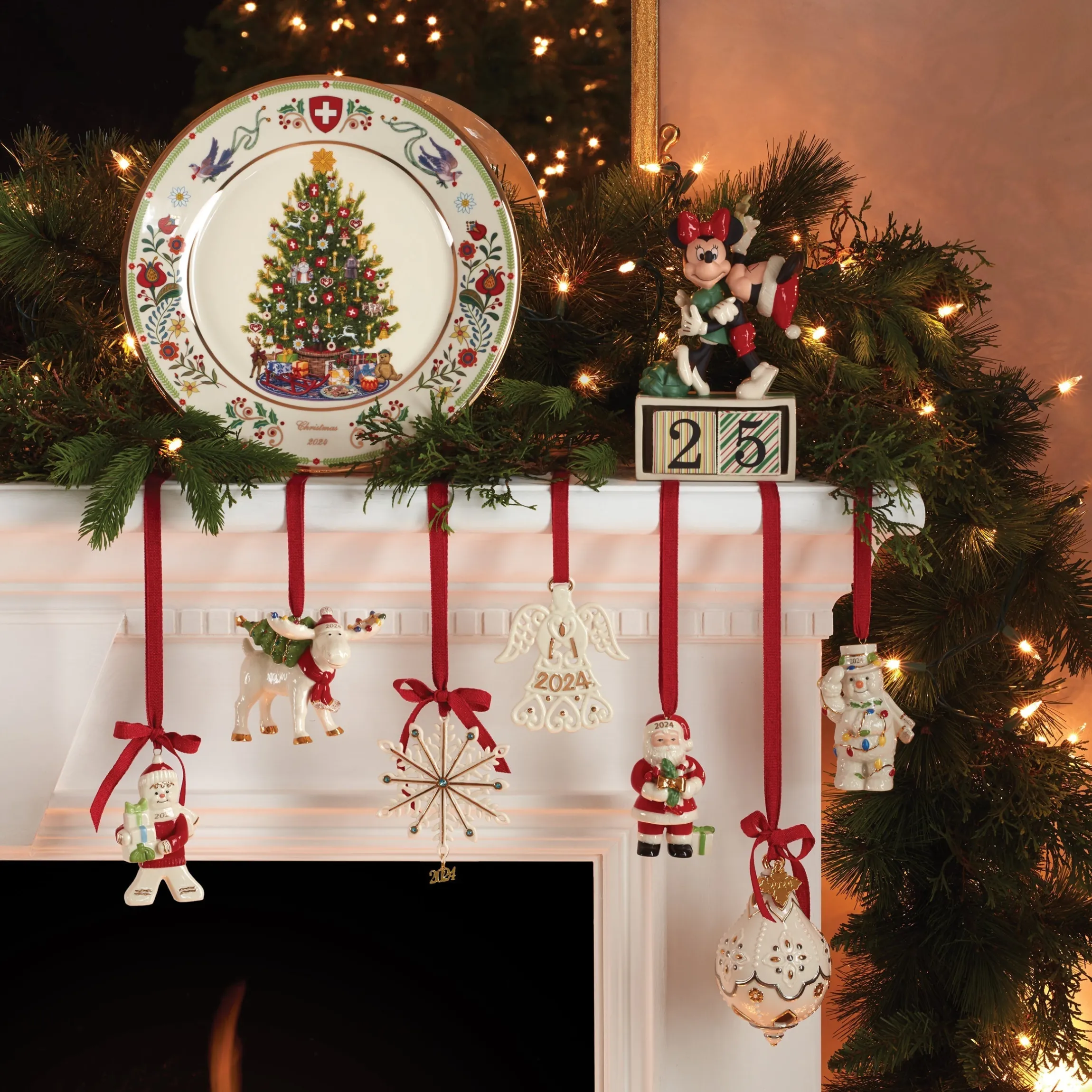 Mickey & Minnie Countdown to Christmas Figurine