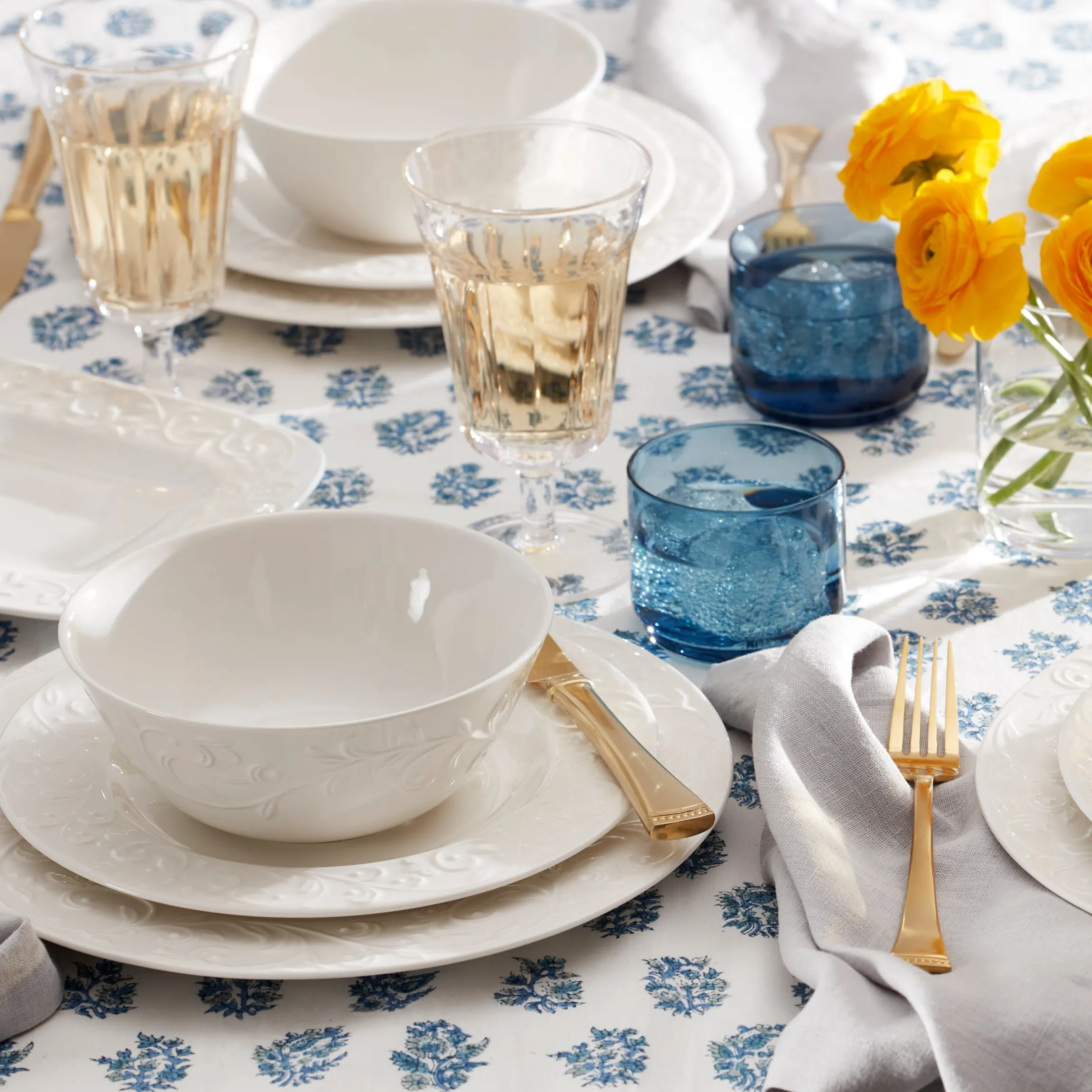 Opal Innocence Carved 16-Piece Dinnerware Set