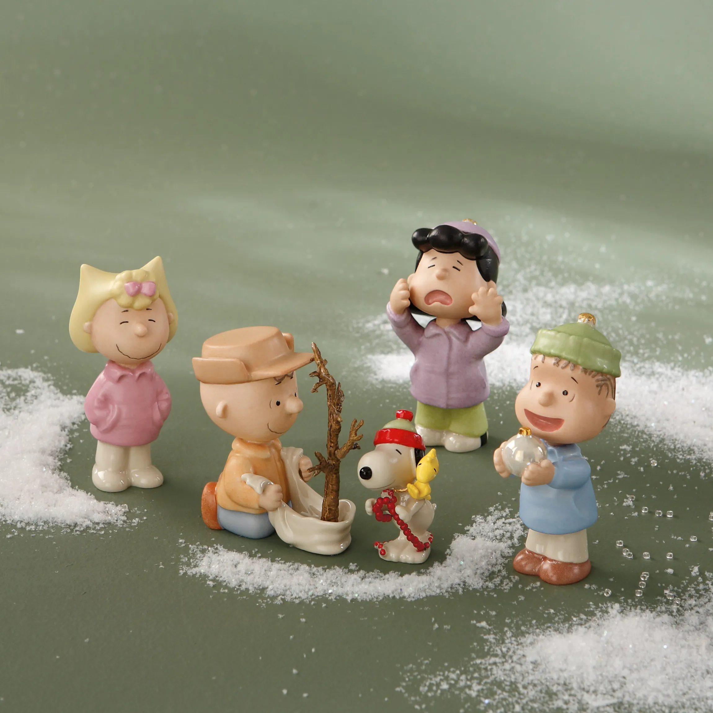 Peanuts "A Charlie Brown Christmas" 5-Piece Figurine Set