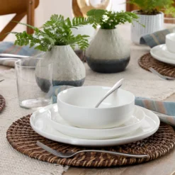 24 Seven White 18-Piece Dinnerware Set