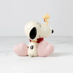 Snoopy Love Figurine