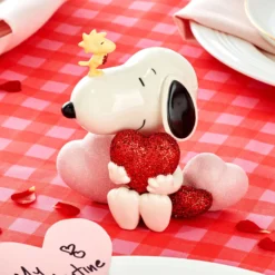 Snoopy Love Figurine