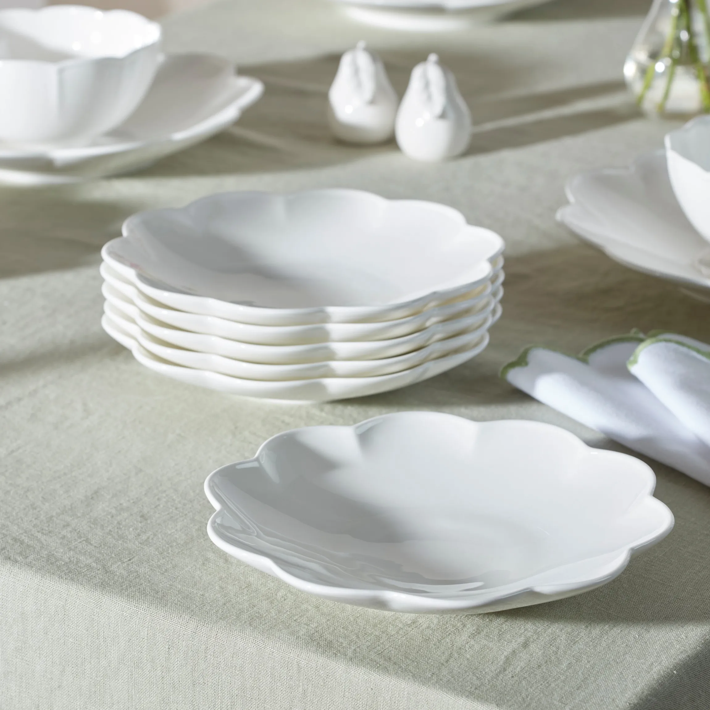 Studio 1414 Scallop Accent Plates, Set of 6