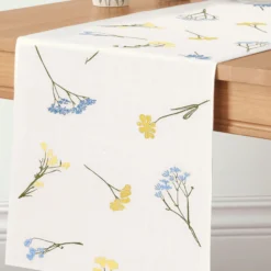 Wildflowers Allover 14x90 Table Runner